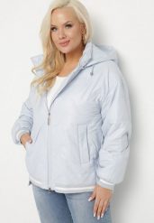 Jasnoniebieska Kurtka Pikowana z Odpinanym Kapturem i Ozdobnymi Ściągaczami Dorseli. Niebieskie kurtki Born2be, na jesień, l, bez wzorów, z jeansu, eleganckie. Za 229.99 zł.
