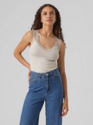 Vero Moda Top w kolorze kremowym rozmiar: M. Brązowe topy Vero Moda, m, bez wzorów, z koronki, bez kołnierzyka, bez ramiączek. Za 43.99 zł.