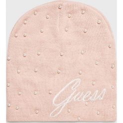 Guess Jeans - Czapka. Czapki zimowe marki TRIBORD. W wyprzedaży za 99.90 zł.