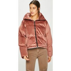 Answear - Kurtka. Czerwone kurtki ANSWEAR, l, bez wzorów, z poliesteru, bez kaptura. W wyprzedaży za 149.90 zł.