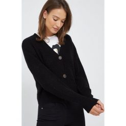 Vero Moda kardigan damski kolor czarny. Czarne swetry Vero Moda, l, bez wzorów, z dzianiny, bez ramiączek. W wyprzedaży za 83.99 zł.