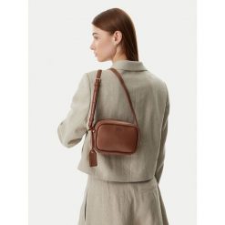 Torebka HUGO. Brązowe listonoszki Hugo, bez wzorów, bez dodatków. Za 449.99 zł.