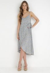 Niebieska Sukienka z Wiskozy Kalleia. Niebieskie sukienki Born2be, m, bez wzorów, z wiskozy, klasyczne, bez kołnierzyka, bez ramiączek, midi, kopertowe. Za 119.99 zł.