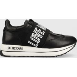 Love Moschino sneakersy skórzane kolor czarny. Czarne buty sportowe lifestyle Love Moschino, bez wzorów, z gumy, sportowe, bez zapięcia. Za 969.99 zł.