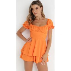 Pomarańczowy Kombinezon Rhodosyne. Brązowe kombinezony Born2be, na imprezę, m, bez wzorów, eleganckie, bez kołnierzyka, bez ramiączek, mini. W wyprzedaży za 118.99 zł.