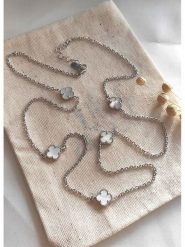 Miu Silver Srebrny naszyjnik z elementami ozdobnymi - dł. 60 cm rozmiar: onesize. Białe naszyjniki Miu Silver, z materiału, z perłą, srebrne. Za 240.99 zł.