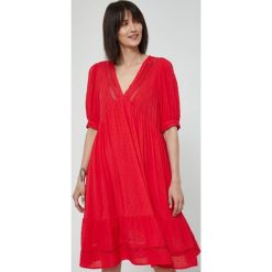 Medicine sukienka kolor czerwony mini rozkloszowana. Czerwone sukienki MEDICINE, l, bez wzorów, z tkaniny, bez kołnierzyka, bez ramiączek, mini, rozkloszowane. Za 139.90 zł.