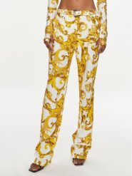 Versace Jeans Couture Spodnie materiałowe 76HAA111 Biały Slim Fit. Białe spodnie materiałowe Versace Jeans Couture, bez wzorów, z jeansu. Za 1,799.00 zł.