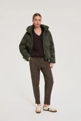 Krótka kurtka khaki. Brązowe kurtki MOODO, s, bez wzorów, z poliamidu, bez kaptura. Za 199.99 zł.