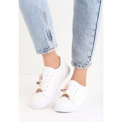 Białe Buty Sportowe Pyn. Buty sportowe lifestyle marki Mohito. Za 59.99 zł.
