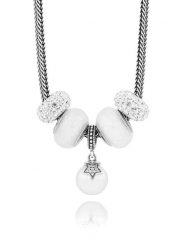 CHARM'S Srebrny naszyjnik z charmsami i zawieszką - dł. 45 cm rozmiar: onesize. Białe naszyjniki CHARM'S, z materiału, z cyrkonią, srebrne. Za 381.24 zł.