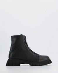 BOTKI DAMSKIE 036206-T BLACK. Czarne botki Venezia, bez wzorów, ze skóry, bez obcasa, bez zapięcia. Za 299.00 zł.