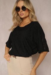 Czarna Koronkowa Bluzka z Krótkim Rękawkiem Ulalia. Czarne bluzki Renee, m, bez wzorów, z koronki, eleganckie, bez kołnierzyka, bez ramiączek. W wyprzedaży za 39.99 zł.