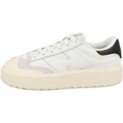 Buty do chodzenia damskie New Balance 302. Białe buty treningowe New Balance, bez wzorów, z jeansu, bez zapięcia, trekkingowe. Za 379.00 zł.