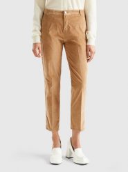 Benetton Spodnie chino w kolorze beżowym rozmiar: 32. Brązowe chinosy Benetton, bez wzorów. Za 66.00 zł.