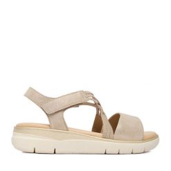Sandały Go Soft. Żółte sandały GO SOFT, bez wzorów, bez obcasa, na płaskiej podeszwie, bez zapięcia. Za 169.99 zł.