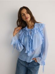 Transparentna bluzka z falbanami - jasnoniebieski. Niebieskie bluzki Reserved, l, bez wzorów, z tkaniny, bez kołnierzyka, bez ramiączek. W wyprzedaży za 89.99 zł.