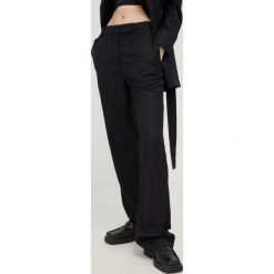 Bruuns Bazaar spodnie damskie kolor czarny proste high waist. Czarne spodnie materiałowe Bruuns Bazaar, bez wzorów, z materiału, z podwyższonym stanem. Za 649.99 zł.