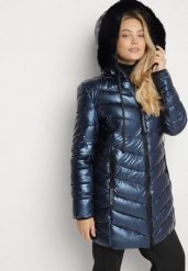 Granatowa Pikowana Kurtka z Kapturem z Futerkiem Zorria. Niebieskie kurtki Born2be, plus size, bez wzorów, z dzianiny, z kapturem. Za 229.99 zł.