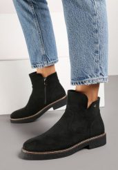 Czarne Płaskie Botki Ozdobione Aplikacją i Przeszyciami Hariella. Czarne botki Born2be, z aplikacjami, z jeansu, eleganckie, bez obcasa, na płaskiej podeszwie, bez zapięcia. Za 89.99 zł.