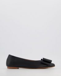 CZARNE BALERINY Z KOKARDĄ 69722Y8006 BLACK. Czarne baleriny Venezia, bez wzorów, ze skóry, bez obcasa, bez zapięcia. Za 299.00 zł.