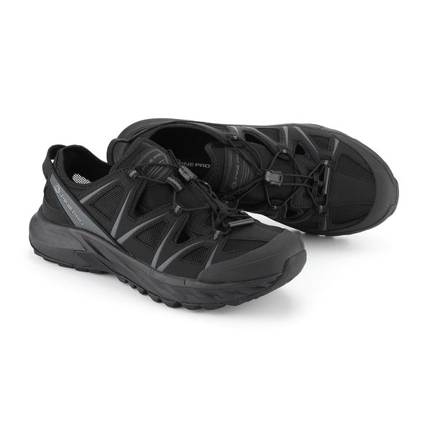 Buty sportowe na lato Alpine Pro Omege. Czarne buty sportowe lifestyle Alpine Pro, na lato, bez wzorów, bez zapięcia, trekkingowe. W wyprzedaży za 269.00 zł.