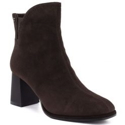 Skórzane botki damskie na obcasie brązowe Big Star UU274379. Brązowe botki BIG STAR, bez wzorów, z nubiku, retro, bez obcasa, na obcasie, bez zapięcia. Za 429.99 zł.