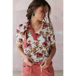 Bluzka Damska Irina BS Natura Flowers. Bluzki blue shadow, bez wzorów, z bawełny, bez kołnierzyka, bez ramiączek. W wyprzedaży za 89.95 zł.