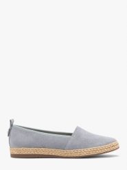 Niebieskie espadryle ze skóry welurowej DINA. Niebieskie espadryle Ryłko, bez wzorów, ze skóry, z okrągłym noskiem, bez obcasa, na płaskiej podeszwie. Za 379.99 zł.