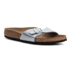 Klapki Birkenstock Madrid Silver 0040413 srebrny. Szare klapki bez wzorów, z materiału, casualowe, bez obcasa, bez zapięcia. Za 577.80 zł.
