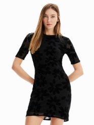Desigual Sukienka codzienna Oxford 23SWVK19 Czarny Slim Fit. Czarne sukienki Desigual, na co dzień, xs, bez wzorów, z syntetyku, bez kołnierzyka, bez ramiączek, proste. Za 229.99 zł.