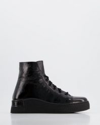 LAKIEROWANE BOTKI 05932045R P BLAC. Botki Venezia, bez wzorów, z lakierowanej skóry, bez obcasa, bez zapięcia. Za 299.00 zł.