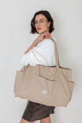TORBA KAREN BEŻOWA One size - Flawless. Brązowe shopper bag Flawless, bez wzorów, na ramię, z nadrukiem, bez dodatków. Za 179.00 zł.