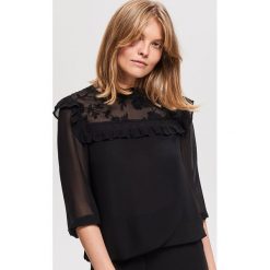 Elegancka bluzka z falbanką - Czarny. Bluzki marki Reserved. Za 89.99 zł.