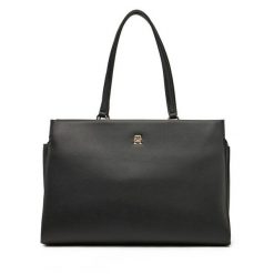 Torebka Tommy Hilfiger. Czarne torebki klasyczne Tommy Hilfiger, bez wzorów, klasyczne, bez dodatków. Za 399.99 zł.