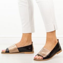 Czarne skórzane płaskie sandały damskie Potocki 19397. Czarne sandały POTOCKI, z aplikacjami, z jeansu, eleganckie, bez obcasa, na płaskiej podeszwie, bez zapięcia. Za 229.00 zł.