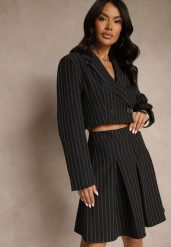 Czarna Rozkloszowana Spódnica z Plisami Zdobiona Subtelnym Wzorem w Paski Redamira. Czarne spódnice Renee, na co dzień, l, z aplikacjami, eleganckie, mini, rozkloszowane. W wyprzedaży za 67.99 zł.