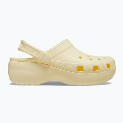 Klapki damskie Crocs Classic Platform Clog. Żółte klapki Crocs, bez wzorów, sportowe, bez obcasa, bez zapięcia. Za 209.99 zł.