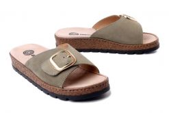 Dr. Brinkmann 700936-07 Zielony, klapki damskie. Zielone klapki Dr. Brinkmann, bez wzorów, bez obcasa, bez zapięcia. Za 249.90 zł.