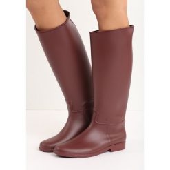 Purpurowe Kalosze Skye. Kalosze marki Born2be. Za 59.99 zł.