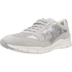 Buty GEOX D SUKIE Szary. Szare buty trekkingowe Geox, ze skóry, bez zapięcia. Za 321.99 zł.