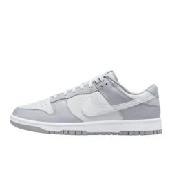 Buty do chodzenia damskie Nike Dunk Low (gs). Białe buty treningowe Nike, bez wzorów, z materiału, bez zapięcia, trekkingowe. Za 379.99 zł.