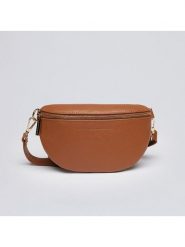 CXL by Christian Lacroix Skórzana saszetka w kolorze jasnobrązowym - 23 x 13 x 6 cm rozmiar: onesize. Brązowe nerki i saszetki CXL by Christian Lacroix, bez wzorów, z materiału, sportowe, bez dodatków. Za 202.03 zł.