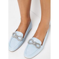 Jasnoniebieskie Mokasyny Tantades. Niebieskie mokasyny Born2be, z aplikacjami, ze skóry ekologicznej, z okrągłym noskiem. W wyprzedaży za 59.99 zł.