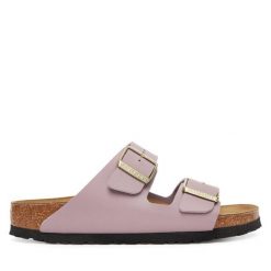 Klapki Birkenstock. Czerwone klapki Birkenstock, bez wzorów, bez obcasa, bez zapięcia. Za 319.99 zł.