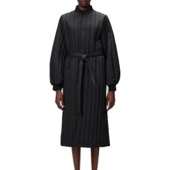 Kurtka RAINS BANJA LINER W COAT T1 Czarny. Czarne kurtki Rains, bez wzorów, z tkaniny, bez kaptura. Za 781.40 zł.