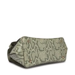 Torebka Guess. Zielone kopertówki Guess, z aplikacjami, wizytowe, bez dodatków. Za 639.99 zł.