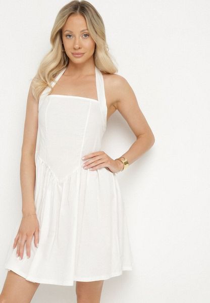 Biała Bawełniana Sukienka Rozkloszowana na Szyję Kolaniela. Białe sukienki Born2be, na co dzień, m, bez wzorów, z bawełny, bez kołnierzyka, bez ramiączek, mini, proste. Za 79.99 zł.