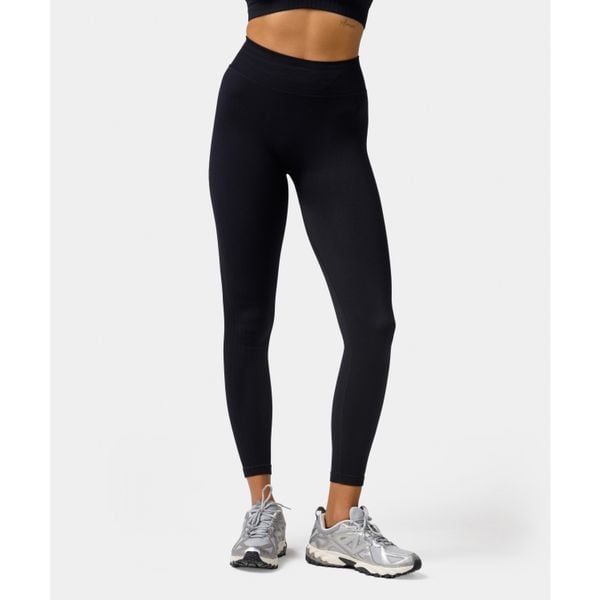 Legginsy bezszwowe push-up Carpatree Elite czarne. Czarne legginsy Carpatree, bez wzorów, z elastanu, sportowe. W wyprzedaży za 169.99 zł.