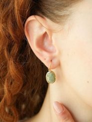 L'Atelier de Gaia Pozłacane kolczyki z akwamarynami rozmiar: onesize. Zielone kolczyki L'Atelier de Gaia, z akwamarynem, pozłacane. Za 74.28 zł.